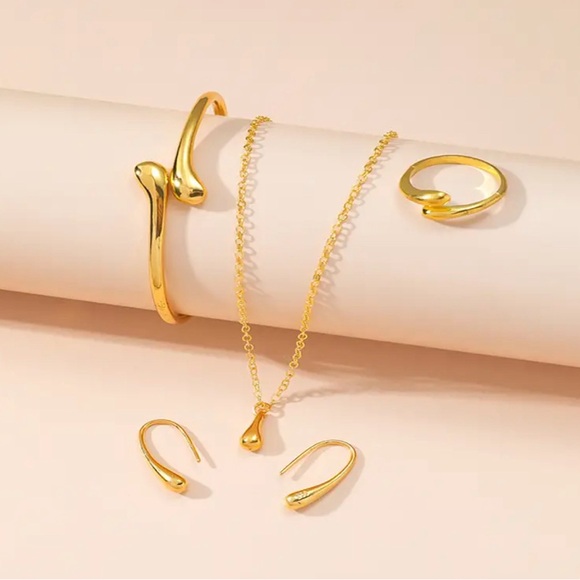 Elegant 4 pc Water Drop Adjustable Stunning Set - Picture 1 of 4